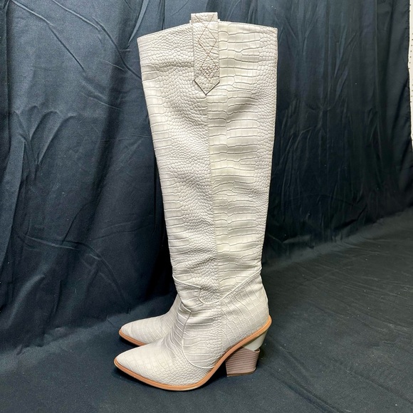 Fendi White Croc-Embossed Heeled Boots